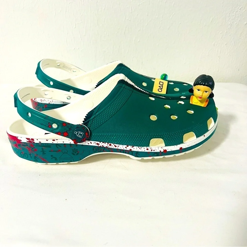 Crocs X Netflix Squid Game Classic Clog Mens Size 13 NWT Dark Green with Jibbitz